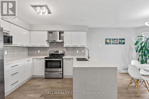 1040 Beaver Valley Crescent, Oshawa (Northglen), ON - Indoor Photo Showing Kitchen With Double Sink With Upgraded Kitchen