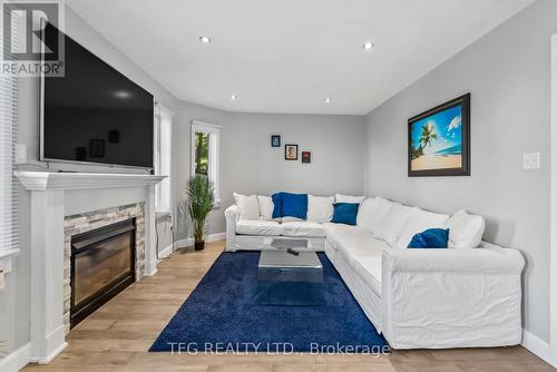 1040 Beaver Valley Crescent, Oshawa (Northglen), ON - Indoor Photo Showing Living Room With Fireplace