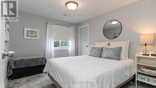 81 Queen Street, Thames Centre (Dorchester), ON - Indoor Photo Showing Bedroom