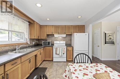 18 Pinemore Blvd, Sault Ste. Marie, ON - Indoor Photo Showing Kitchen With Double Sink