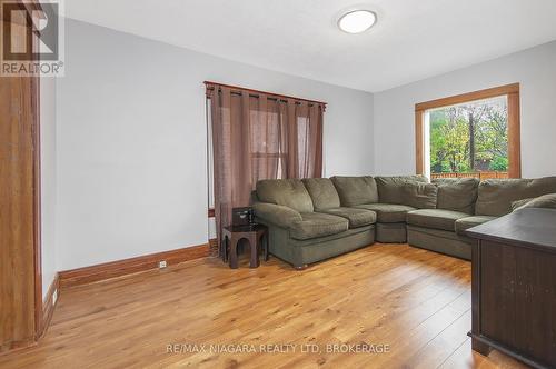 85 Henry Street, St. Catharines (451 - Downtown), ON - Indoor Photo Showing Living Room