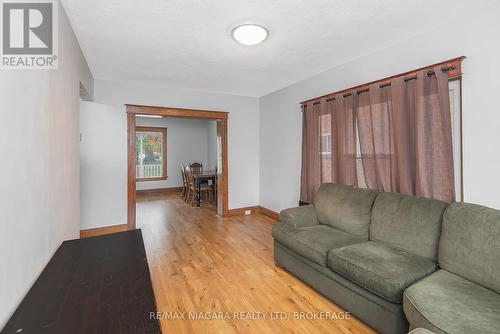 85 Henry Street, St. Catharines (451 - Downtown), ON - Indoor Photo Showing Living Room