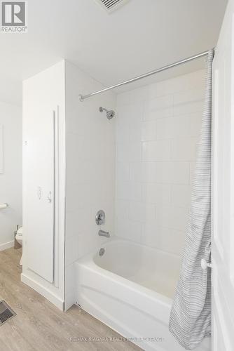 85 Henry Street, St. Catharines (451 - Downtown), ON - Indoor Photo Showing Bathroom