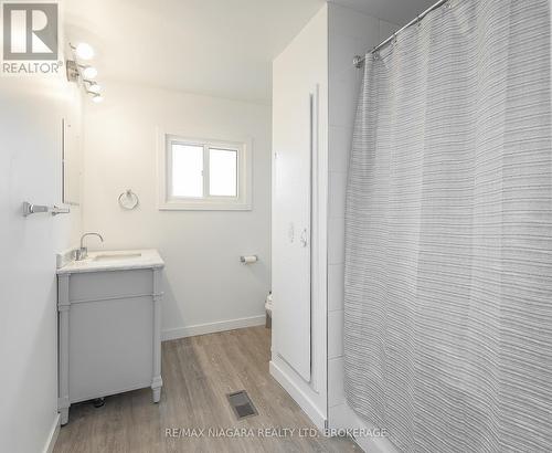 85 Henry Street, St. Catharines (451 - Downtown), ON - Indoor Photo Showing Bathroom