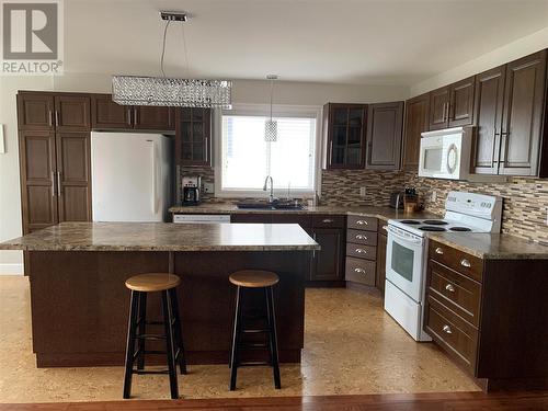 Kitchen - 573 Spruceview Place N, Kelowna, BC - Indoor Photo Showing Kitchen