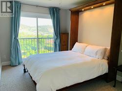 Second bedroom with attached deck - 