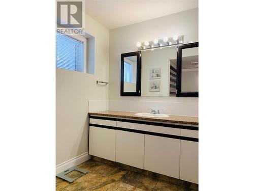 Suite bathroom - 573 Spruceview Place N, Kelowna, BC - Indoor Photo Showing Bathroom