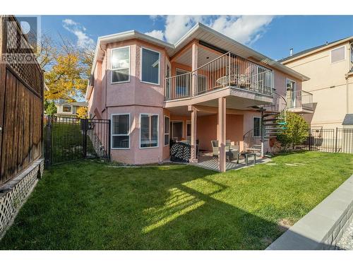 Beautiful fenced backyard - 573 Spruceview Place N, Kelowna, BC - Outdoor