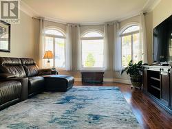 Large picture windows, great for letting in the natural light - 