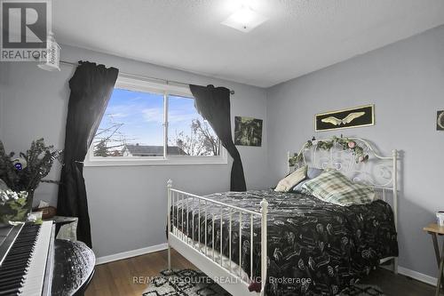 8 Aurora Crescent, Ottawa, ON - Indoor Photo Showing Bedroom