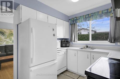 8 Aurora Crescent, Ottawa, ON - Indoor Photo Showing Kitchen