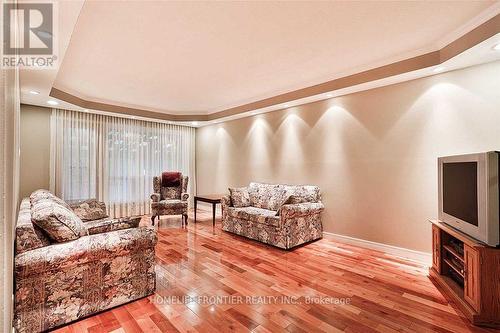 61 Tanjoe Crescent, Toronto, ON - Indoor Photo Showing Living Room