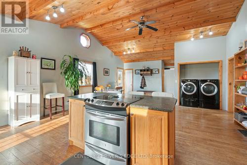 52 Caintown Road, Front Of Yonge, ON - Indoor Photo Showing Kitchen