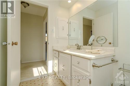 6342 Viseneau Drive, Ottawa, ON - Indoor Photo Showing Bathroom