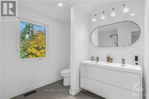 139 Winther Avenue, Ottawa, ON - Indoor Photo Showing Bathroom