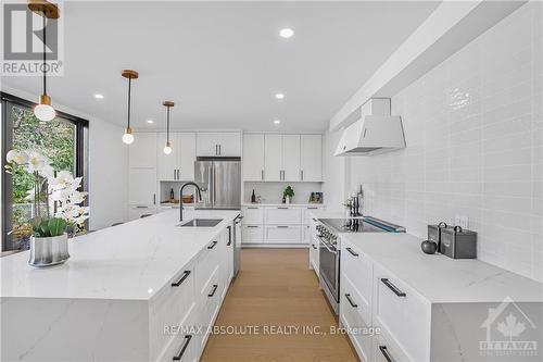 139 Winther Avenue, Ottawa, ON - Indoor Photo Showing Kitchen With Upgraded Kitchen