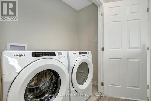 213 Cranesbill Road, Ottawa, ON - Indoor Photo Showing Laundry Room