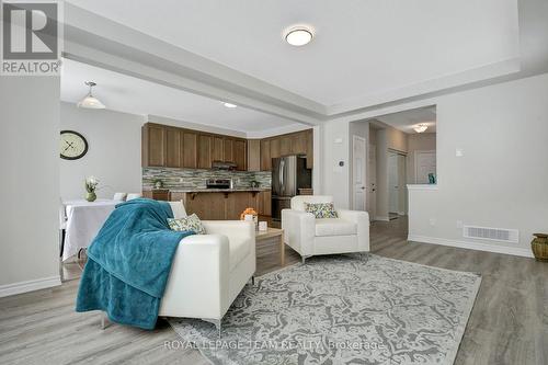 213 Cranesbill Road, Ottawa, ON - Indoor Photo Showing Living Room