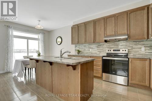 213 Cranesbill Road, Ottawa, ON - Indoor Photo Showing Kitchen