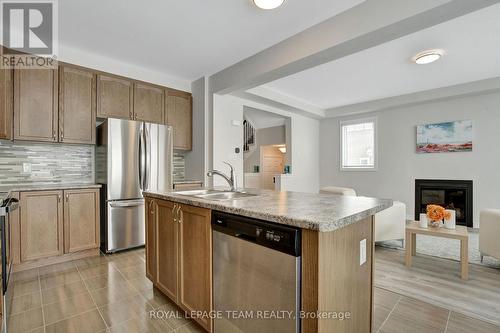 213 Cranesbill Road, Ottawa, ON - Indoor Photo Showing Kitchen