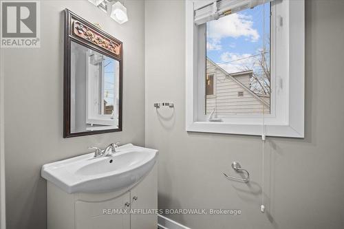 49 Halton Street, Perth, ON - Indoor Photo Showing Bathroom