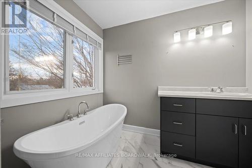 49 Halton Street, Perth, ON - Indoor Photo Showing Bathroom