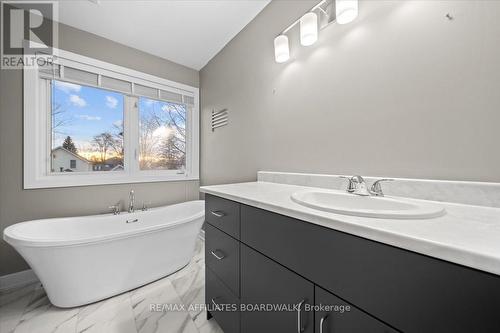 49 Halton Street, Perth, ON - Indoor Photo Showing Bathroom