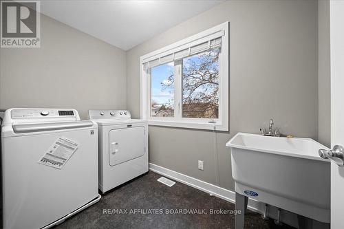 49 Halton Street, Perth, ON - Indoor Photo Showing Laundry Room