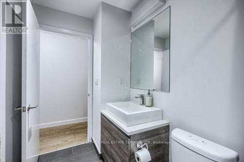 1301 - 111 Bathurst Street, Toronto, ON - Indoor Photo Showing Bathroom