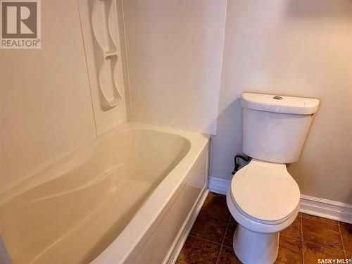 405 Ominica Street W, Moose Jaw, SK - Indoor Photo Showing Bathroom