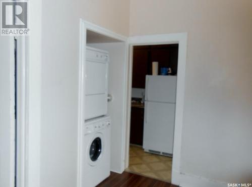 405 Ominica Street W, Moose Jaw, SK - Indoor Photo Showing Laundry Room