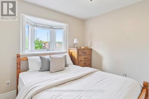 1266 Dexter Crescent, Mississauga, ON - Indoor Photo Showing Bedroom