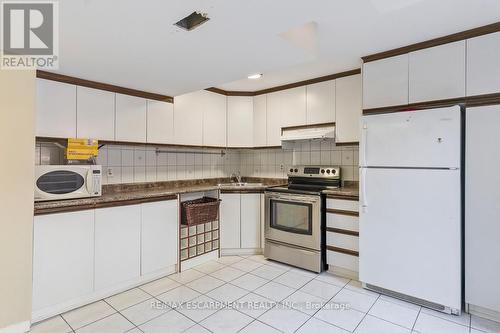 1266 Dexter Crescent, Mississauga, ON - Indoor Photo Showing Kitchen