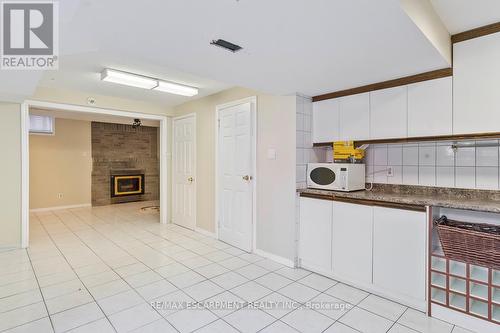 1266 Dexter Crescent, Mississauga, ON - Indoor Photo Showing Kitchen