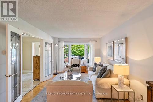 1266 Dexter Crescent, Mississauga, ON - Indoor Photo Showing Living Room