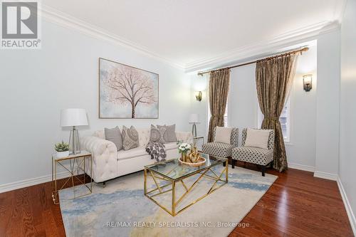 5 Saddler Avenue, Brampton, ON - Indoor Photo Showing Living Room