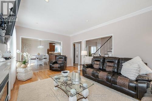 36 Berries Drive, Brampton, ON - Indoor Photo Showing Living Room