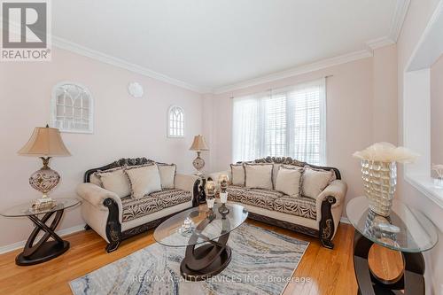 36 Berries Drive, Brampton, ON - Indoor Photo Showing Living Room