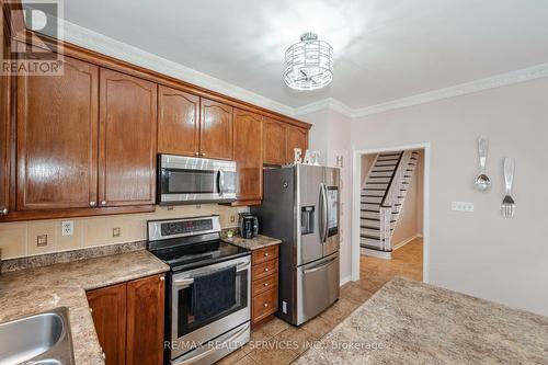 36 Berries Drive, Brampton, ON - Indoor Photo Showing Kitchen