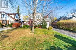 19 OAKWOOD AVENUE N  Mississauga, ON L5G 3L6