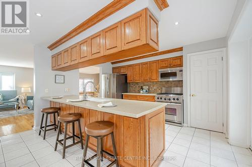 19 Oakwood Avenue N, Mississauga, ON - Indoor Photo Showing Kitchen