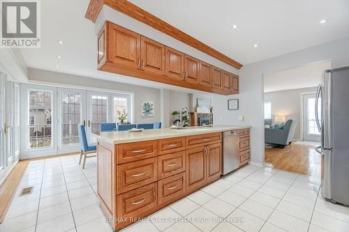 19 Oakwood Avenue N, Mississauga, ON - Indoor Photo Showing Kitchen