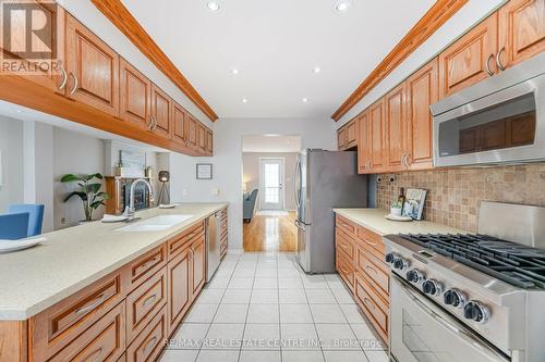 19 Oakwood Avenue N, Mississauga, ON - Indoor Photo Showing Kitchen