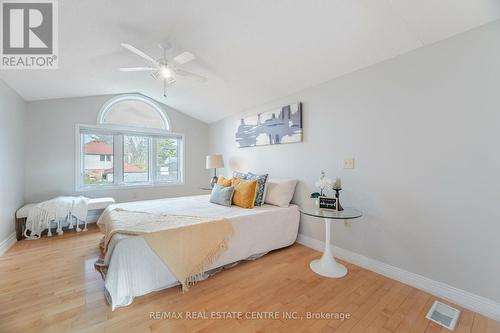 19 Oakwood Avenue N, Mississauga, ON - Indoor Photo Showing Bedroom