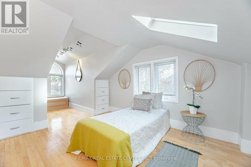 19 Oakwood Avenue N, Mississauga, ON - Indoor Photo Showing Bedroom