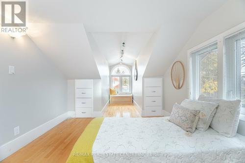 19 Oakwood Avenue N, Mississauga, ON - Indoor Photo Showing Bedroom