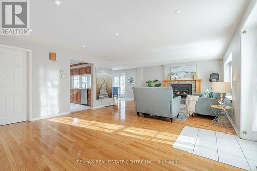 19 Oakwood Avenue N, Mississauga, ON - Indoor Photo Showing Living Room With Fireplace