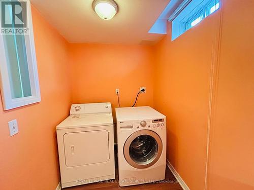 675 Madame Street, Mississauga, ON - Indoor Photo Showing Laundry Room