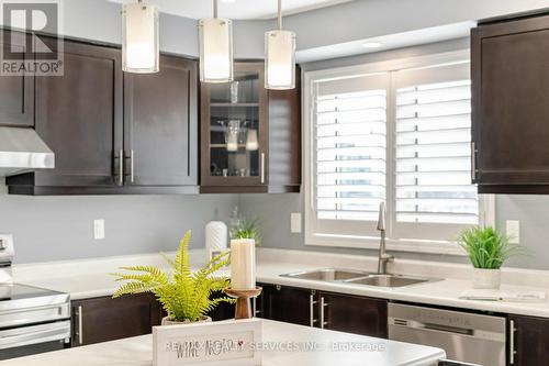 3 Ariel Road, Brampton, ON - Indoor Photo Showing Kitchen With Double Sink With Upgraded Kitchen