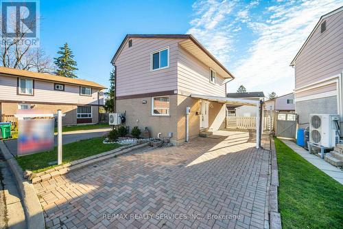 32 Hindquarter Court, Brampton, ON - Outdoor